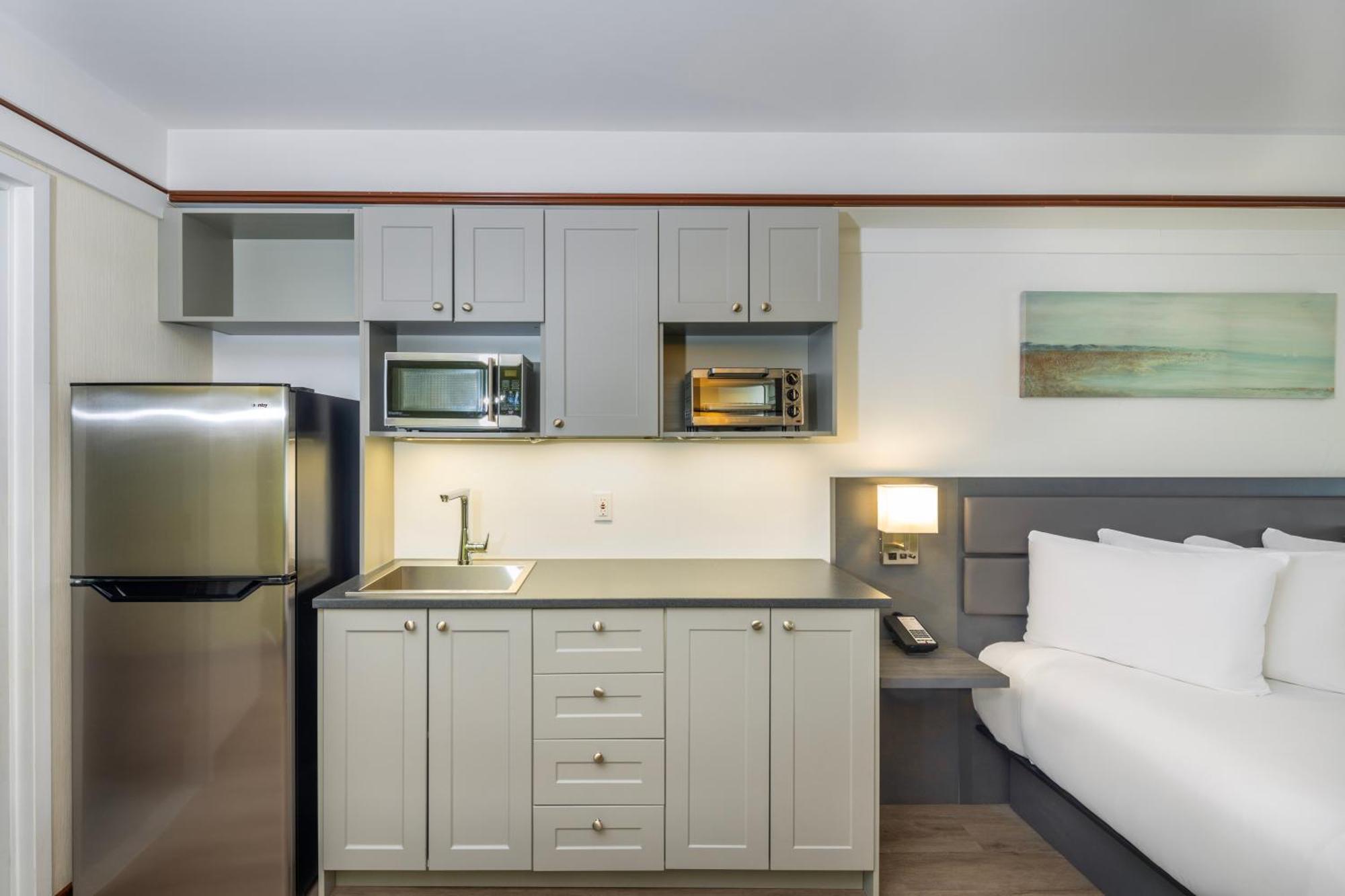 Les De Laviolette Ascend Collection Hotel
