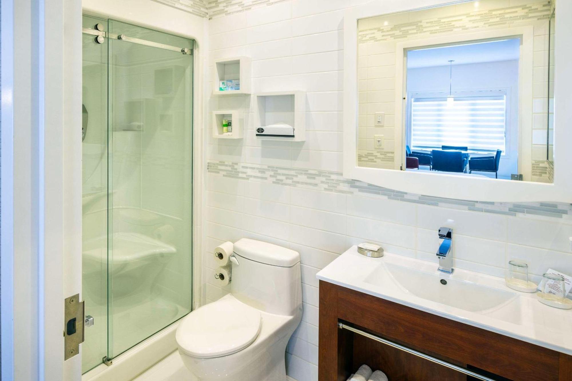 Les De Laviolette Ascend Collection Hotel